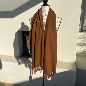 SANDR Paris Cognac Fringe Scarf 70x20
90% virgin wool 10% cashmere